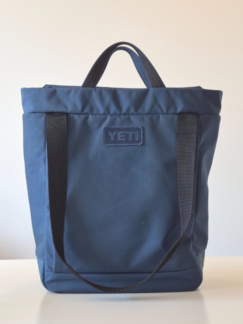 YETI Navy Blue Laptop Work Tote Bag Padded Organizer Shoulder Travel Bag